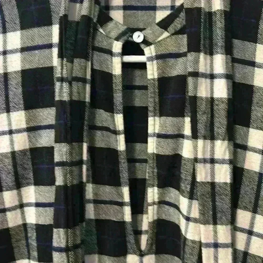 ELIZABETH AND JAMES Large Black & White Plaid Flannel Long-Sleeved Blouse - Picture 2 of 7